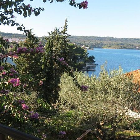 Apartments Janja - Terrace Sea View Nečujam Exterior foto