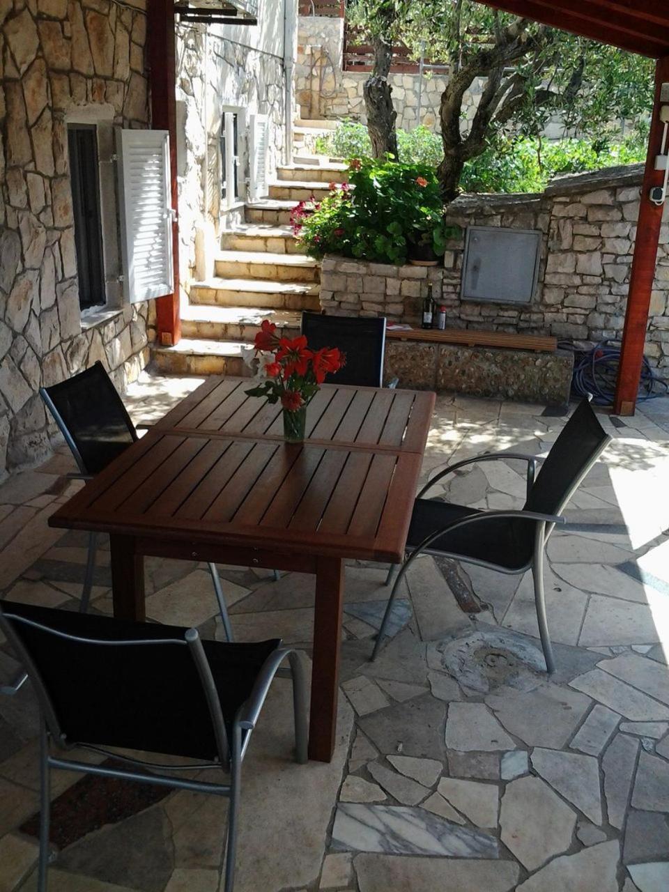 Apartments Janja - Terrace Sea View Nečujam Exterior foto